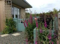 Hedgerow Hut and Hot Tub