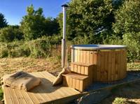 Badger Lodge with wood fired hot tub