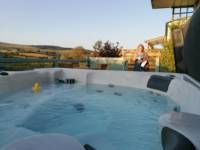 Hedgerow Hut and Hot Tub