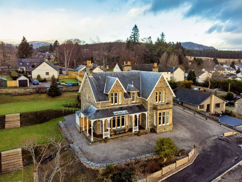 The Viewmount East Terrace, Kingussie, Inverness-shire PH21 1JS