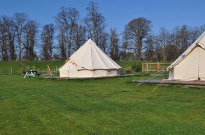 Bell Tent 3 field pitched MAPLE with porch