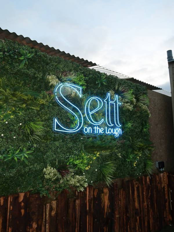 Sett on the Lough