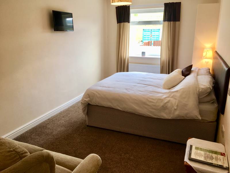 Twin/Double en-suite room