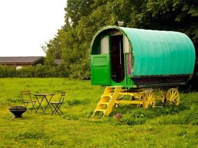 Gypsy Caravan Glamping – Top-rated gypsy caravan glampsites – Cool Camping
