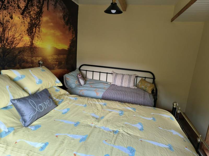 Crinkly Cabin with Sauna and Hot Tub