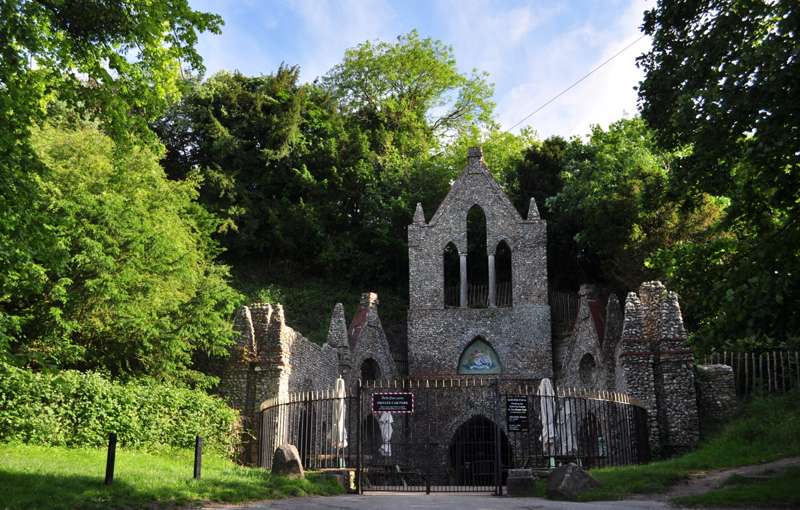 the-hell-fire-caves-high-wycombe-cool-places