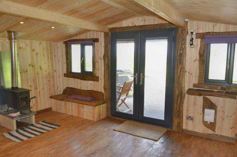 Wrekin Lodge & Wood fired hot tub, sleeps 4.