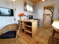 Skylark Shepherds Hut with Hot tub