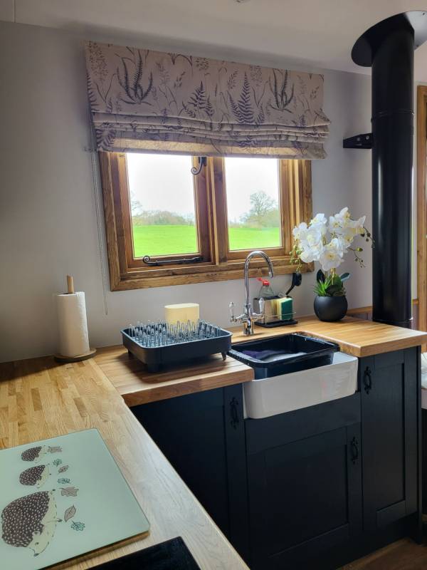 THE PHEASANTS LODGE (shepherds hut)